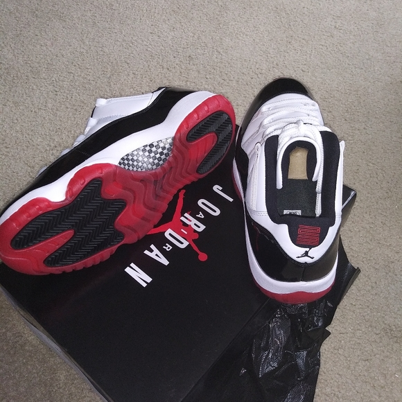 Air Jordan 11 Retro Low - Picture 4 of 5